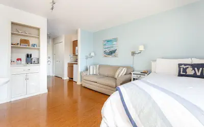 The Shores Beachside Studio Unit 5679