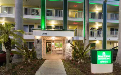 HomeTowne Studios by Red Roof Fort Lauderdale