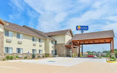 Comfort Inn & Suites Riverview near Davenport and I-80
