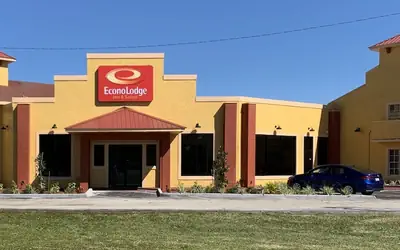 Econo Lodge Inn & Suites Maingate Central