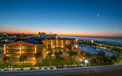 Clarion Pointe Galveston - Beachfront