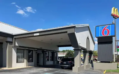 Motel 6 Opelika, AL