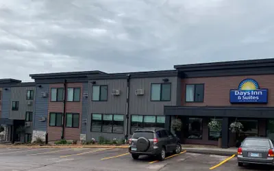 Days Inn & Suites by Wyndham Duluth by the Mall