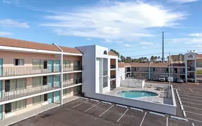 WindWater Hotel and Marina