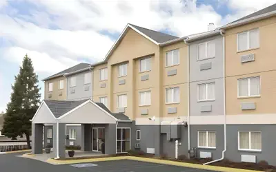 Dubuque Inn & Suites