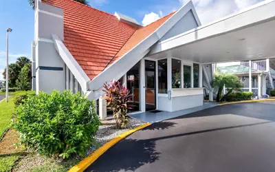 Howard Johnson by Wyndham Vero Beach / Downtown