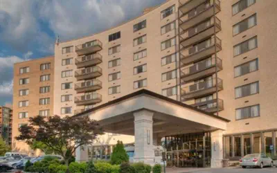 Arlington Court Suites, a Clarion Collection Hotel