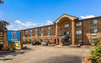 Motel 6 Milwaukee, WI - Glendale