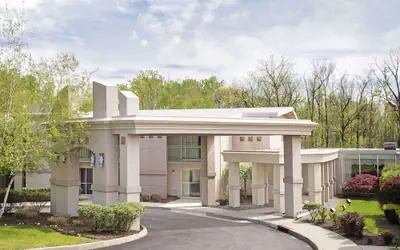 Howard Johnson by Wyndham Newburgh/West Point
