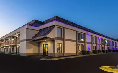 Days Inn & Suites by Wyndham Fort Bragg/Cross Creek Mall