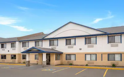 Travelodge by Wyndham Fargo West Acres