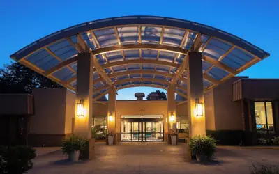 Sheraton Milwaukee Brookfield Hotel