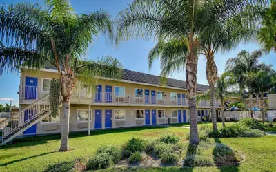 Motel 6 Riverside, CA - South