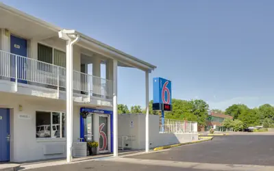 Motel 6 – Lakewood, CO