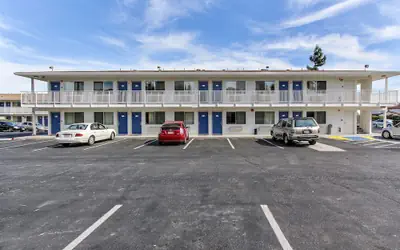 Super 8 by Wyndham Santa Clara