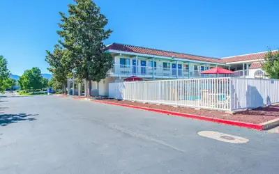 Motel 6 Redding, CA - South