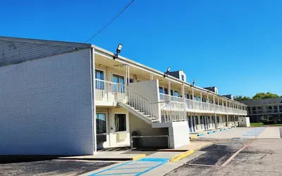 Motel 6 Webster, TX - Houston - Nasa Lake