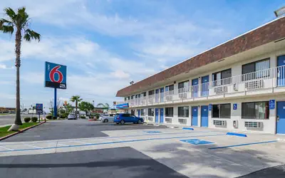Motel 6 Lost Hills, CA