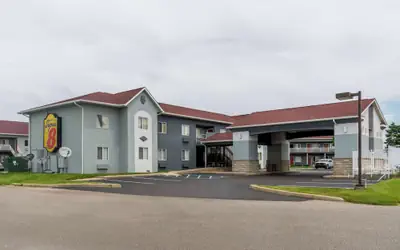 Super 8 by Wyndham Indianapolis/NE/Castleton Area