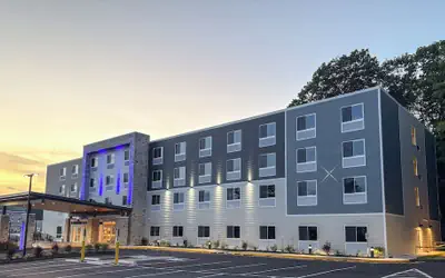 Holiday Inn Express & Suites Pittsfield - Berkshires by IHG