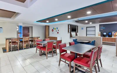 Holiday Inn Express & Suites Three Rivers by IHG