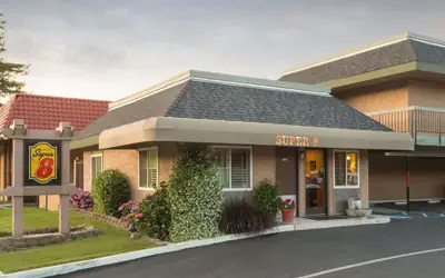 Super 8 by Wyndham Martinez