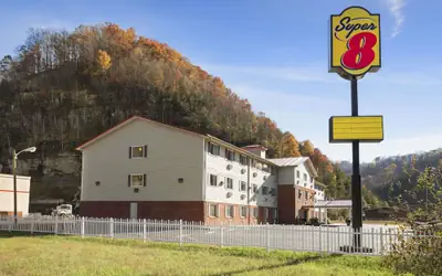Super 8 by Wyndham Prestonsburg