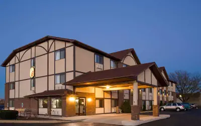 Super 8 by Wyndham Woodstock