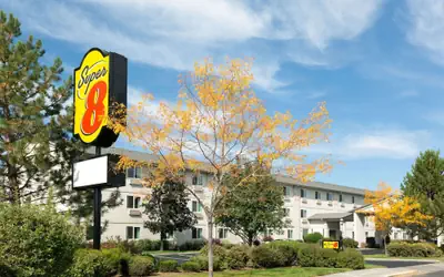 Super 8 by Wyndham Redmond