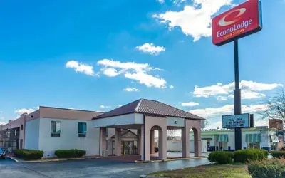 Econo Lodge & Suites Clarksville near Governors Square Mall