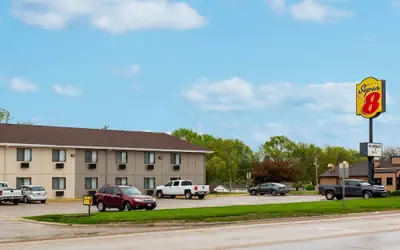 Super 8 by Wyndham Storm Lake