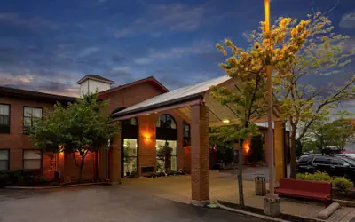 Howard Johnson by Wyndham Waukegan Great Lakes