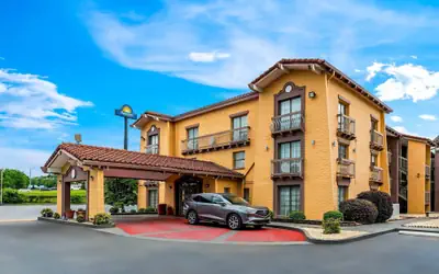 Days Inn by Wyndham Birmingham/West