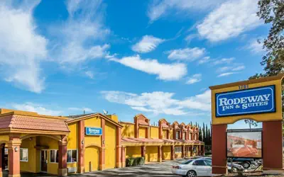 Rodeway Inn & Suites Corona