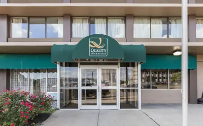 Quality Inn & Suites Cincinnati Downtown Area