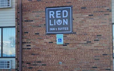 Red Lion Inn & Suites Pontoon Beach