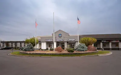 Clarion Hotel Detroit Metro Airport