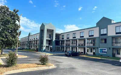 Clarion Pointe - Greensboro Coliseum Area