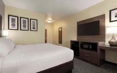 Best Western Plus Paper Valley Hotel