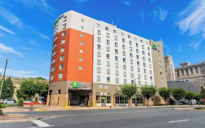 Holiday Inn Express Philadelphia - Penns Landing by IHG