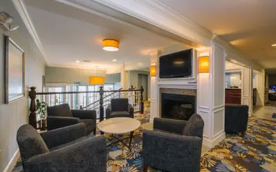 Holiday Inn Express & Suites Merrimack – Nashua by IHG