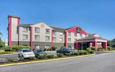 Evergreen Inn and Suites