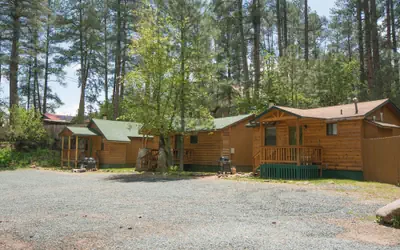 Upper Canyon Inn & Cabins