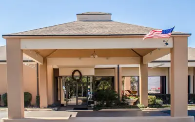 Quality Inn & Suites Pensacola Bayview