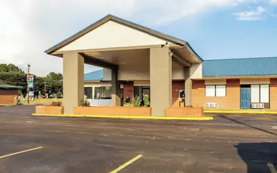 Motel 6 Greenwood, MS