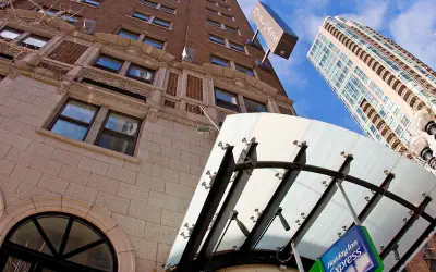Holiday Inn Express Chicago - Magnificent Mile by IHG