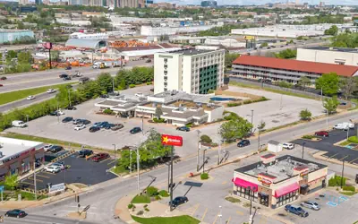 Forest Park Hotel by MDR