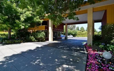 Days Inn by Wyndham Mountain View