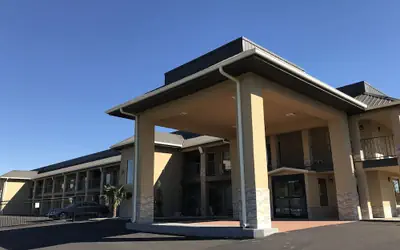 Super 8 by Wyndham Jackson MS Near the Fairgrounds