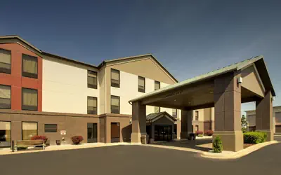 Holiday Inn Express & Suites Lebanon by IHG